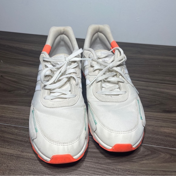 Adidas Womens Retrorun EH1858 White Casual Shoes Sneakers Size  11 - Picture 2 of 9